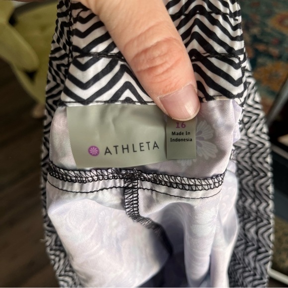 Athleta Board Shorts Women's 16 Lanai Mixed Floral Beachy Coconut Girl Surfer - Picture 3 of 6